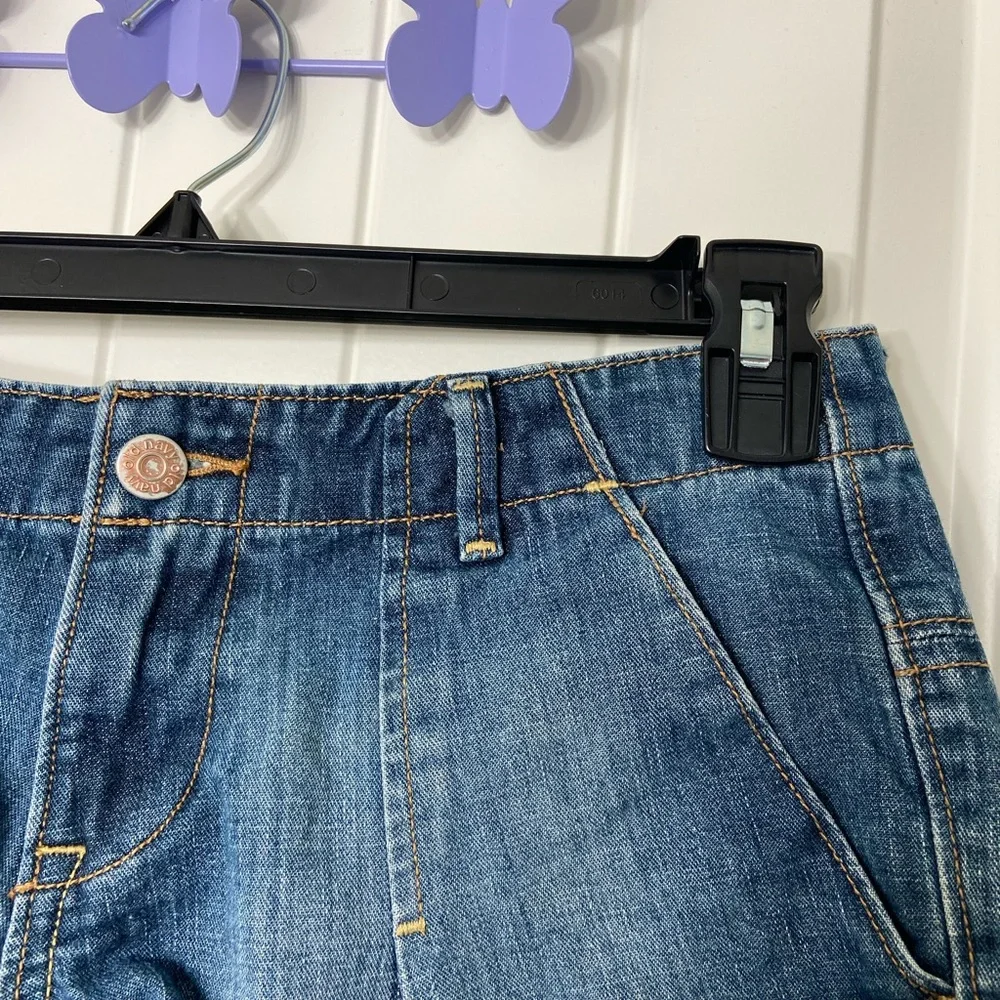 EUC Vintage Old Navy women’s medium wash pleated blue denim short shorts size 2 - Picture 3 of 7